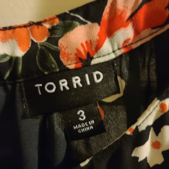 Torrid Floral Tank: Key hole back - Picture 3 of 3